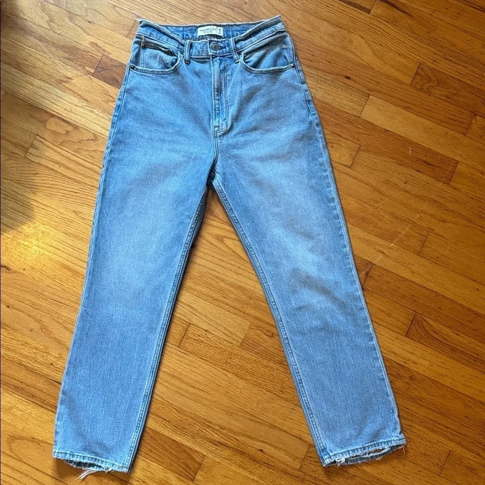 Abercrombie Ultra High Rise Ankle Straight Jean
